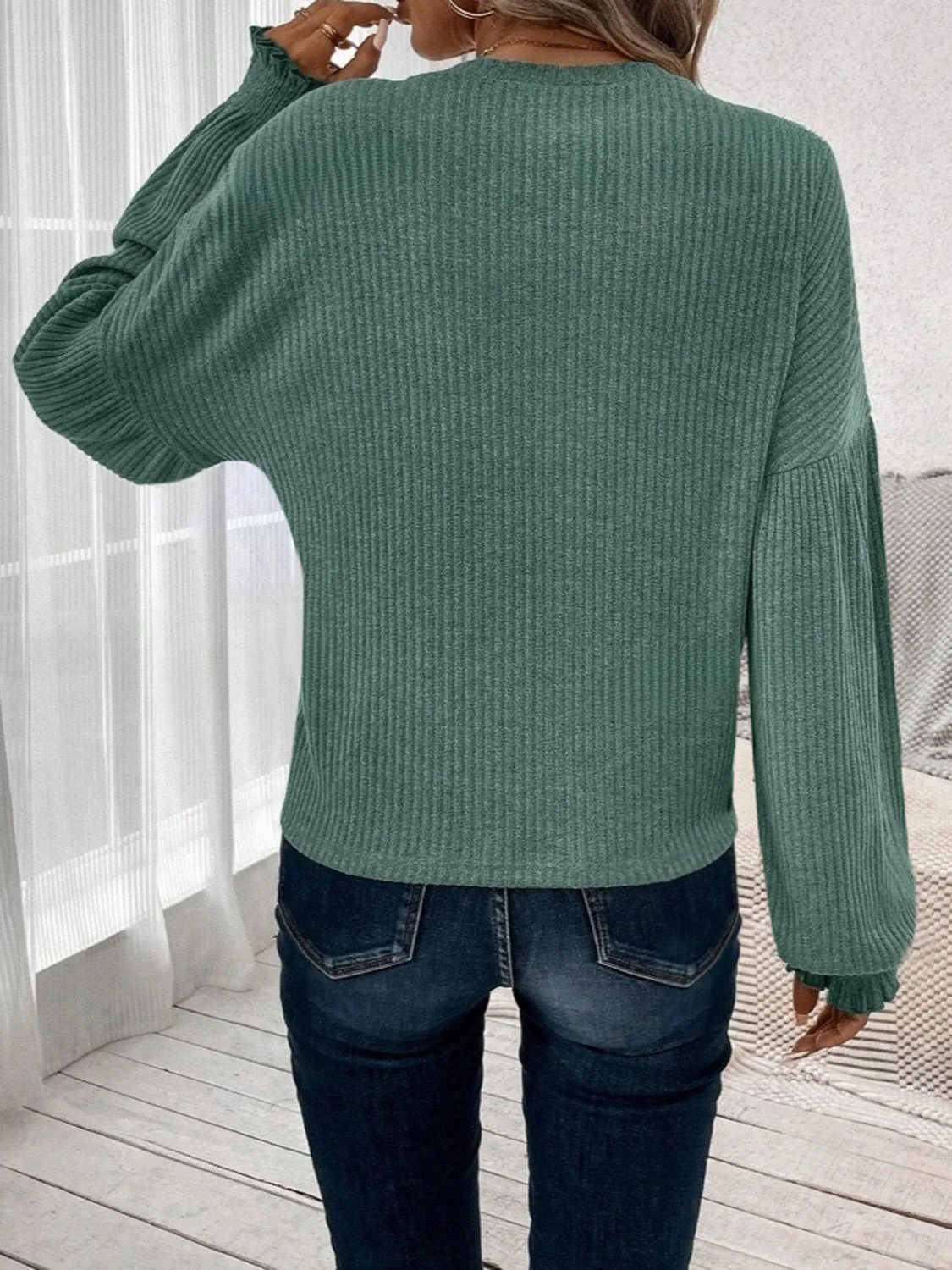 Olivia | Ribbed crew neck t-shirt with lantern sleeves - Image 2