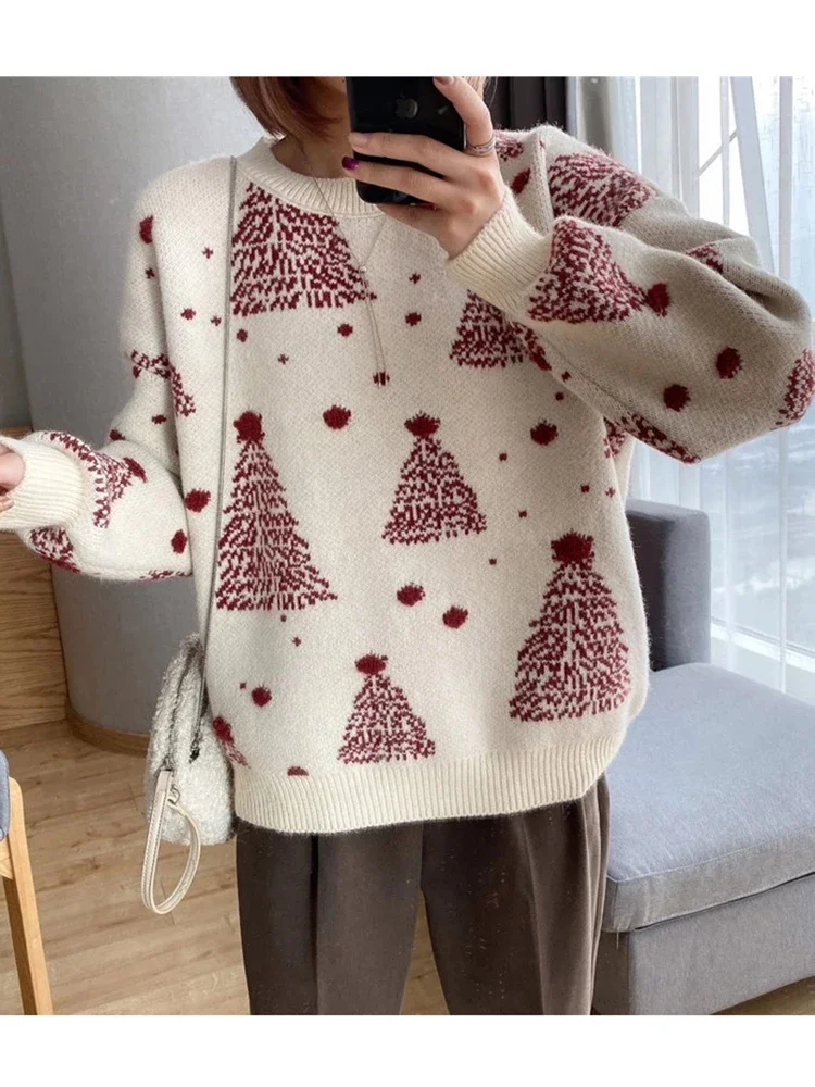 Pilar | Warm women's knitted sweater with a Christmas tree print and a loose fit - Image 3