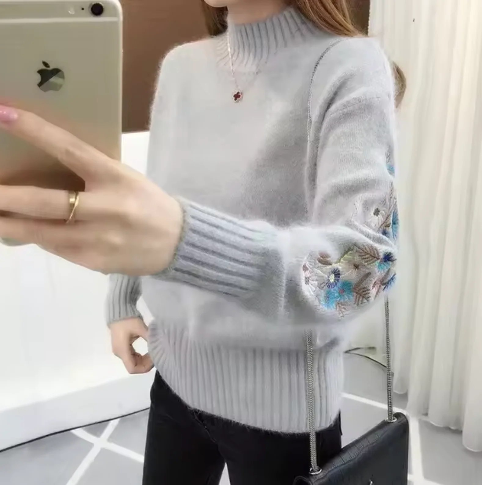 Ramona | Knitted sweater with floral embroidery - Image 3