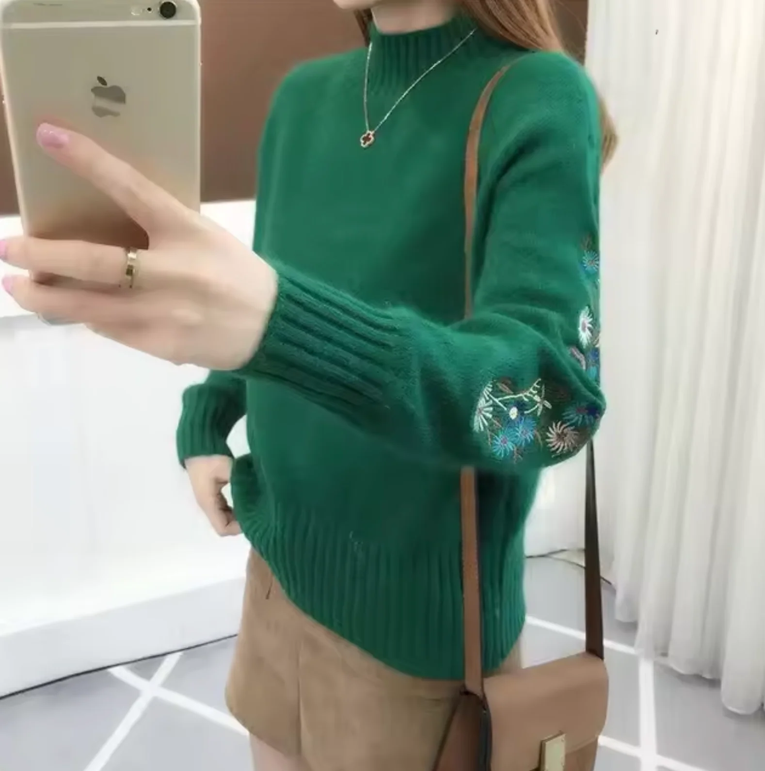 Ramona | Knitted sweater with floral embroidery - Image 5