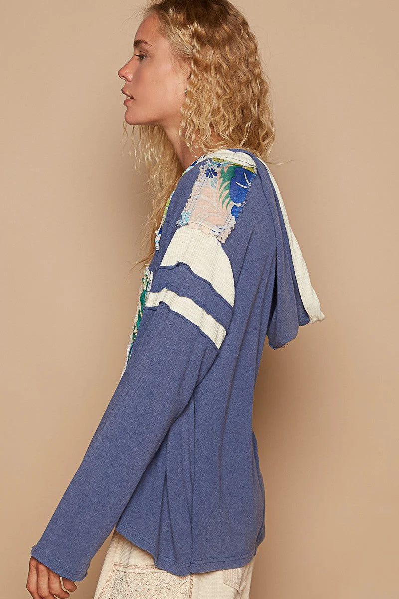 Rebeca | POL hooded top with exposed seam and number patch and V-neck - Image 3