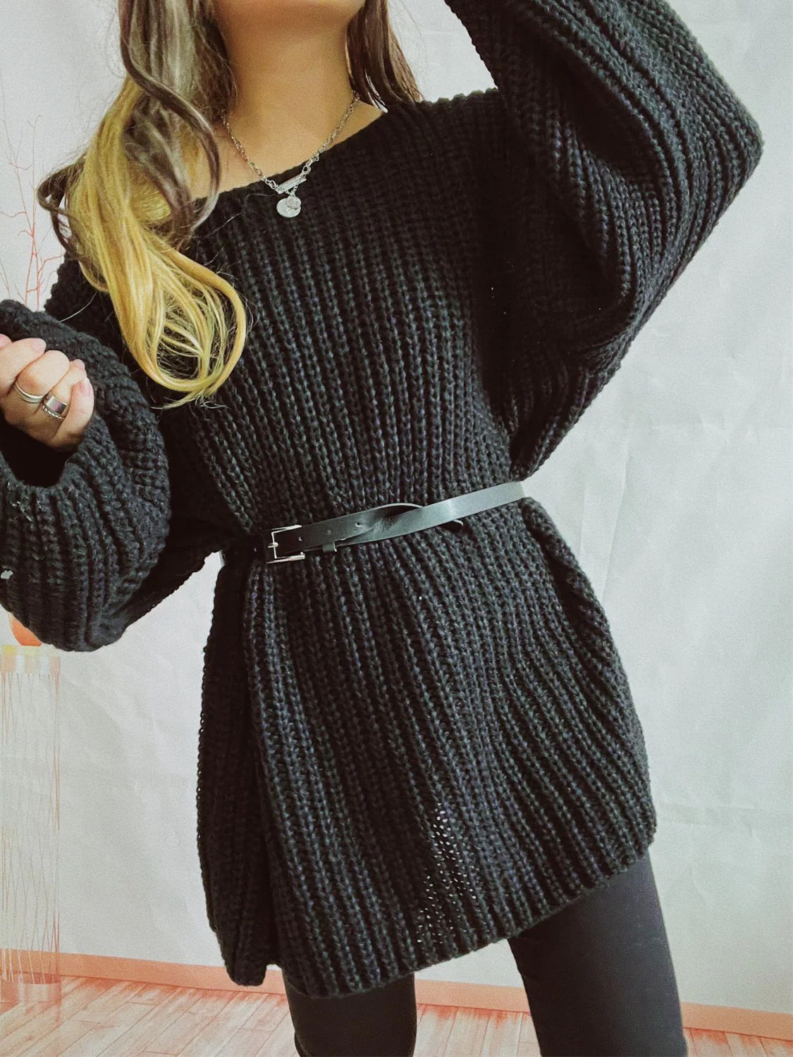 Regina | Long-sleeved sweater with a boat neck and belt - Image 17