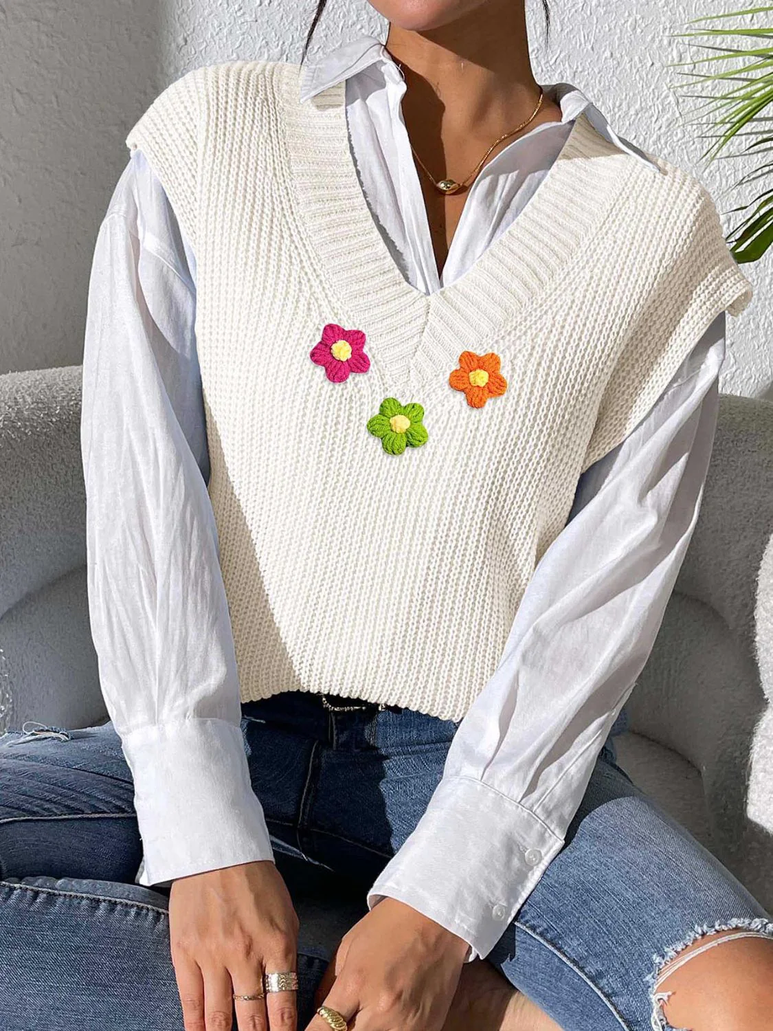 Renata | V-neck floral sweater - Image 3