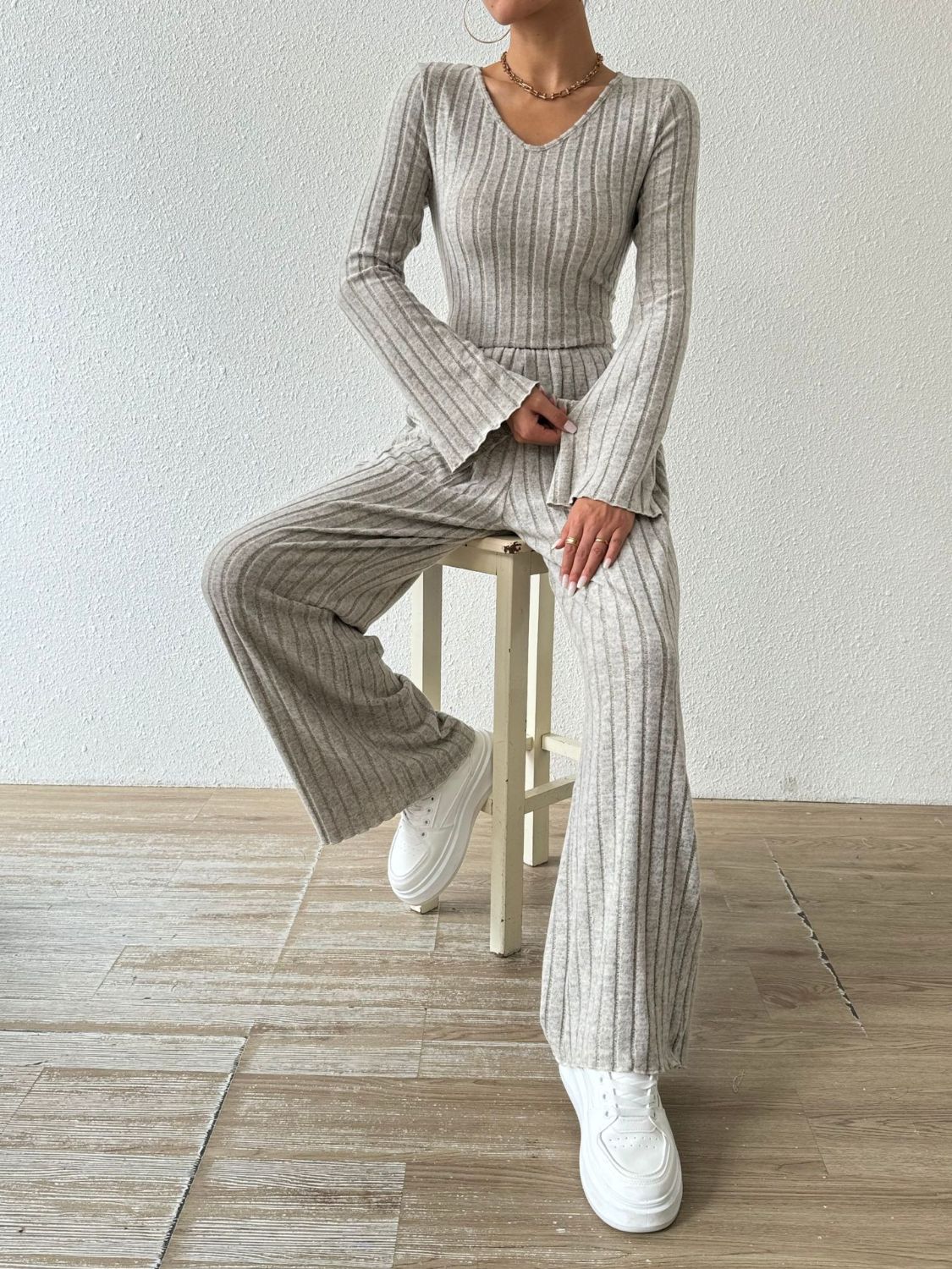 Rocio | Set consisting of a ribbed long-sleeved V-neck shirt and trousers with pockets - Image 4