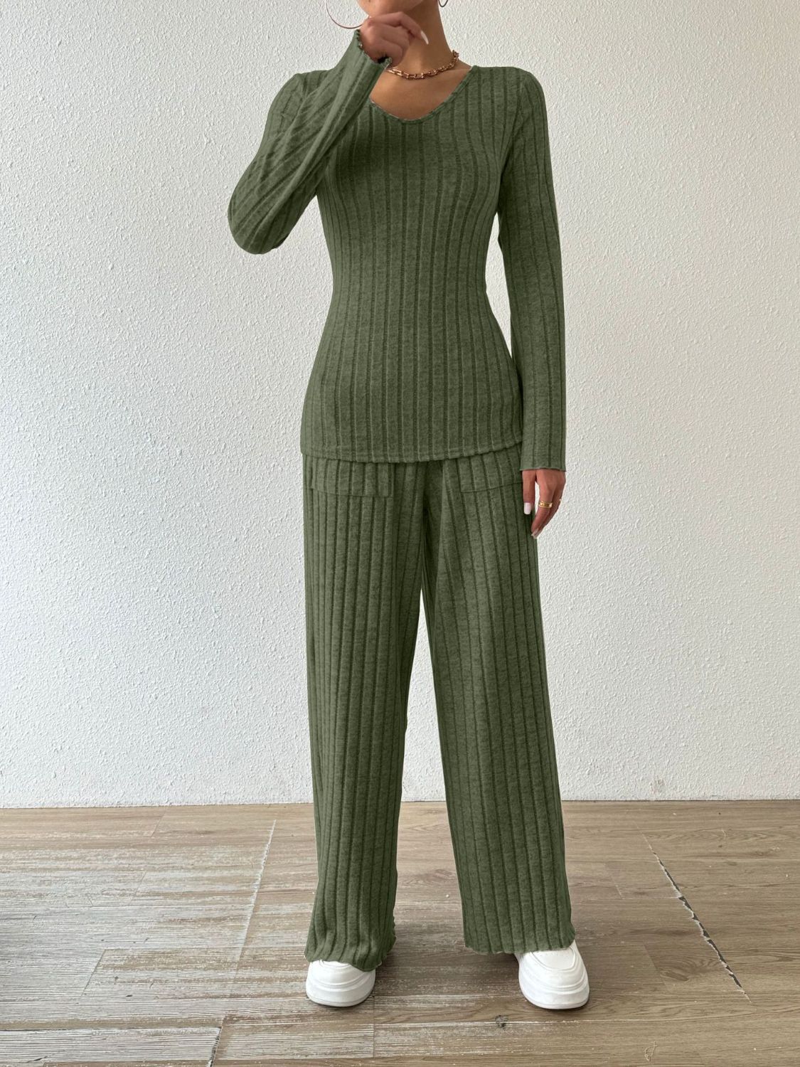 Rocio | Set consisting of a ribbed long-sleeved V-neck shirt and trousers with pockets - Image 9