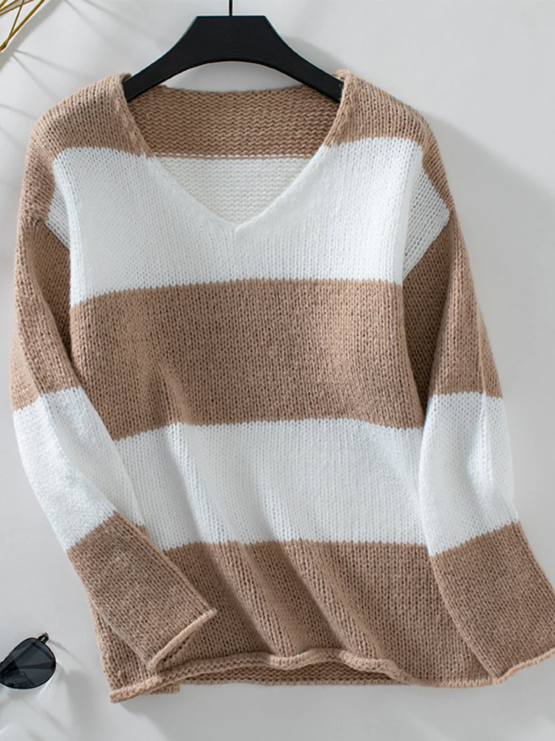 Rosario | Long sleeve color block V-neck sweater - Image 6