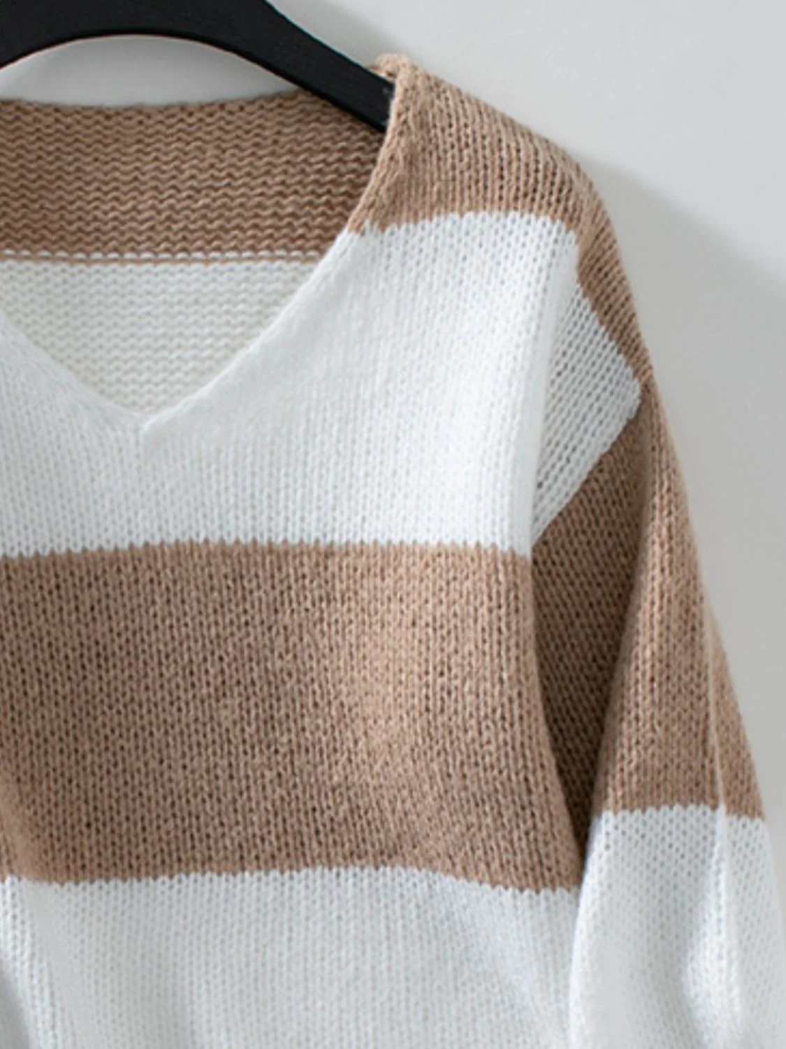Rosario | Long sleeve color block V-neck sweater - Image 8