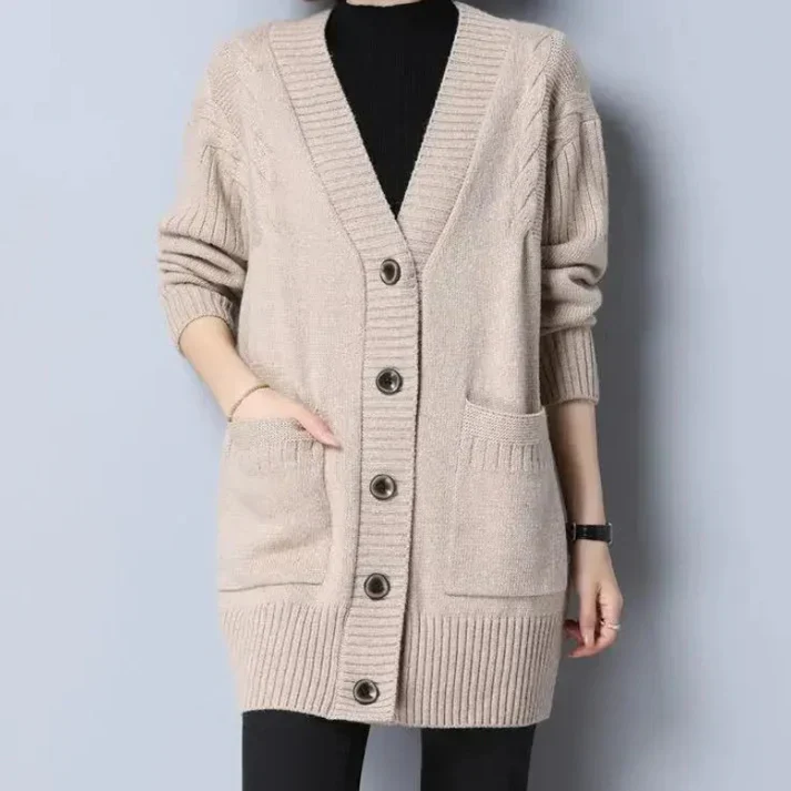 Samanta | Fashionable and effortless winter cardigan - Image 9