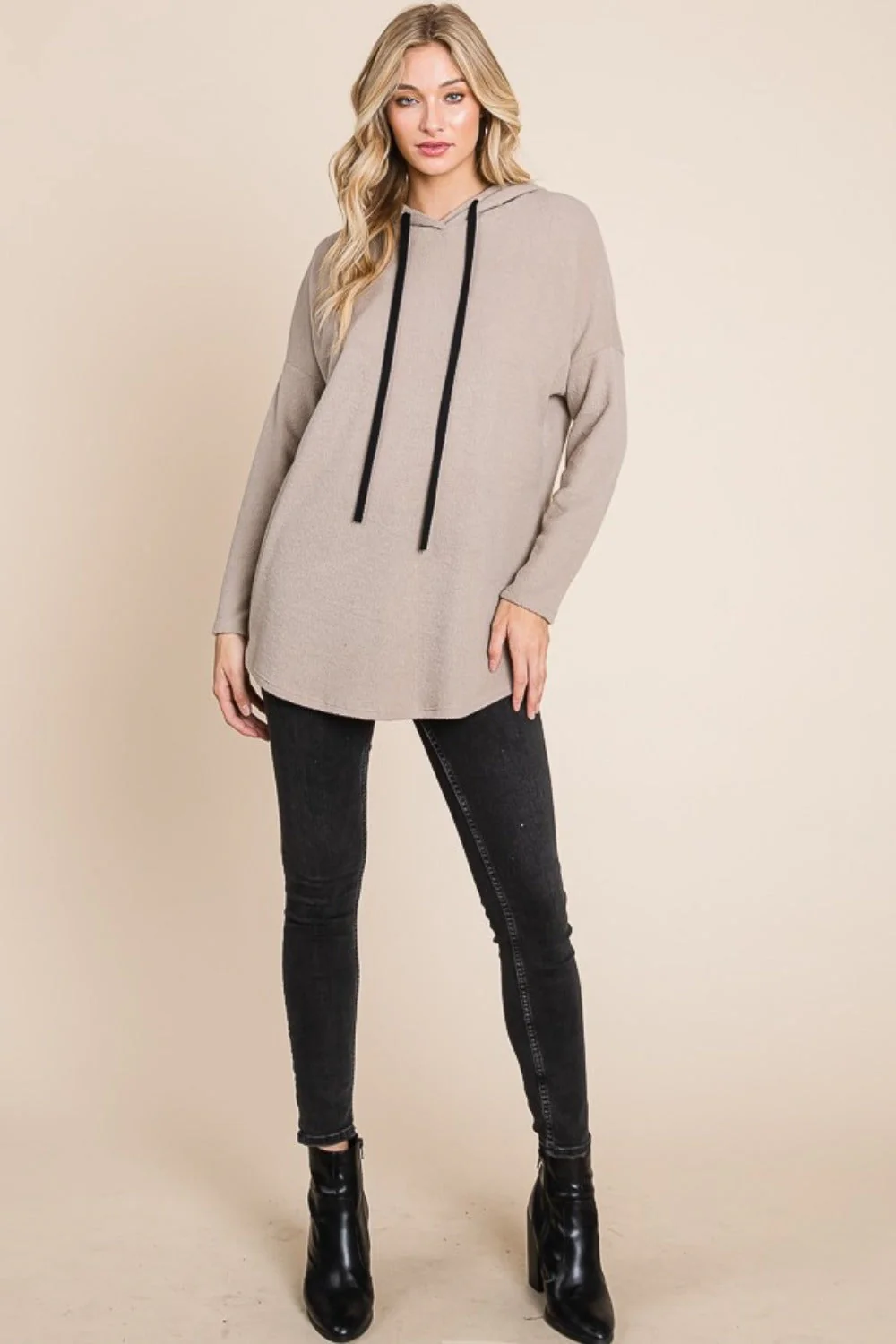 Sara | Knitted hoodie with a contrast drawstring and dropped shoulders - Image 5