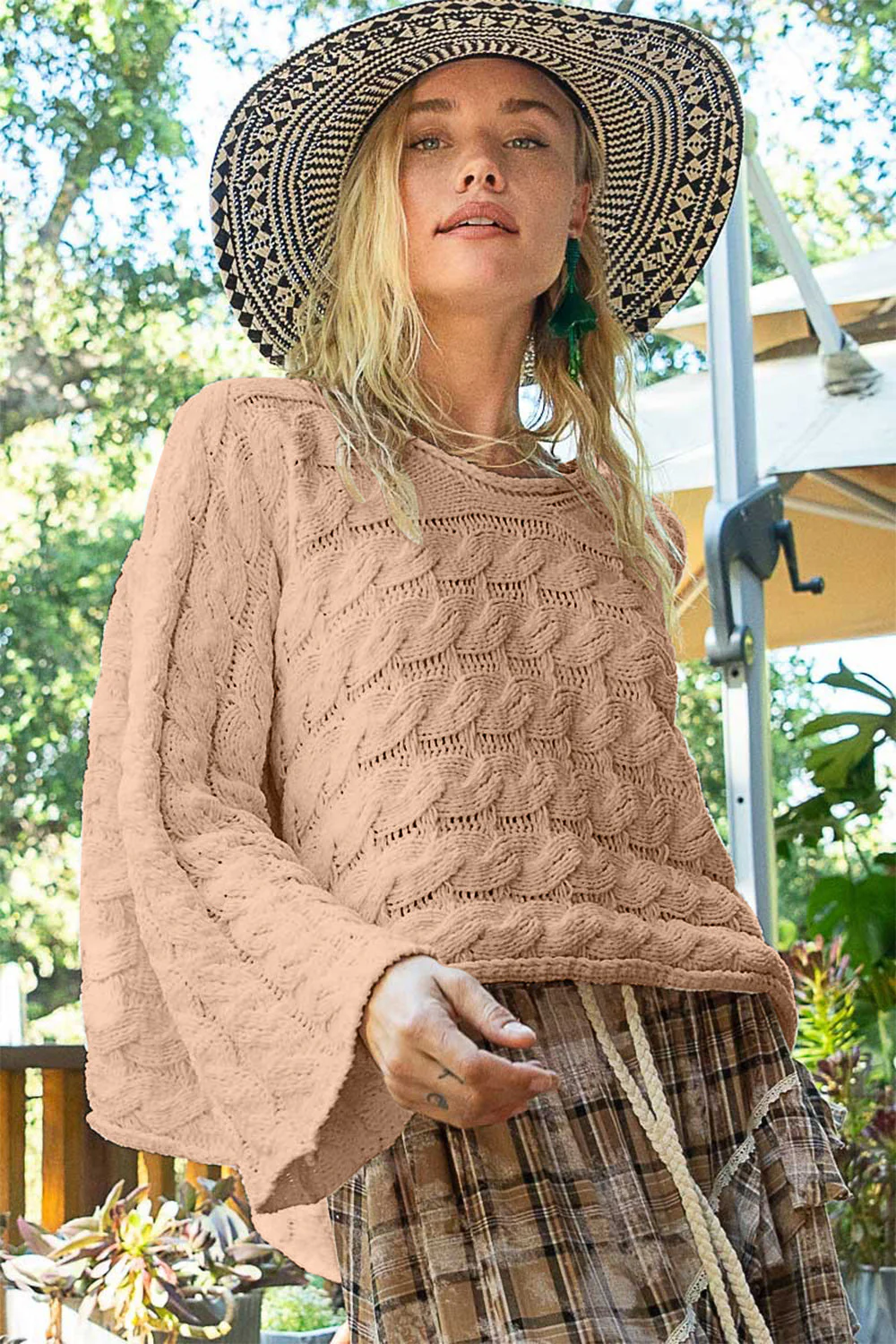 Solveig | Short sweater with a crew neck and cable knit - Image 3