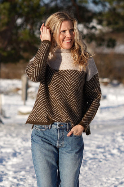 Tamara | Two-tone cotton turtleneck sweater - Image 5