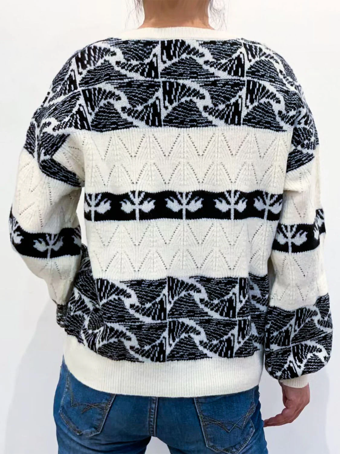 Tatjana | Color block sweater with a crew neck and dropped shoulders - Image 2