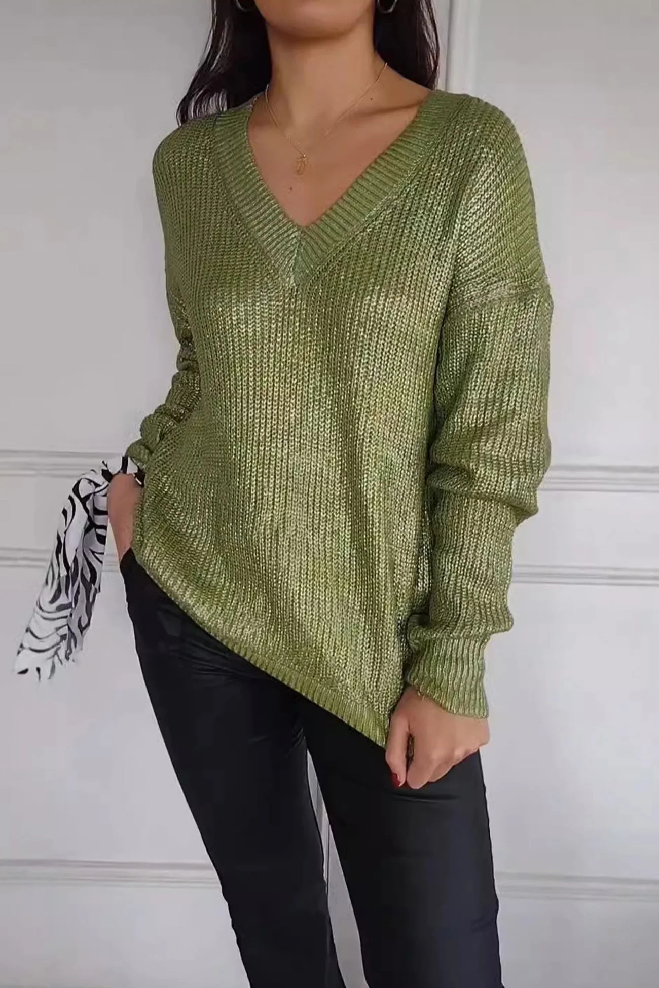 Victoria | Light silk sweater with V-neck - Image 6