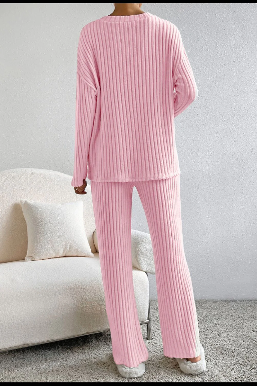 Xochitl | Lounge set consisting of a ribbed V-neck top and trousers - Image 4