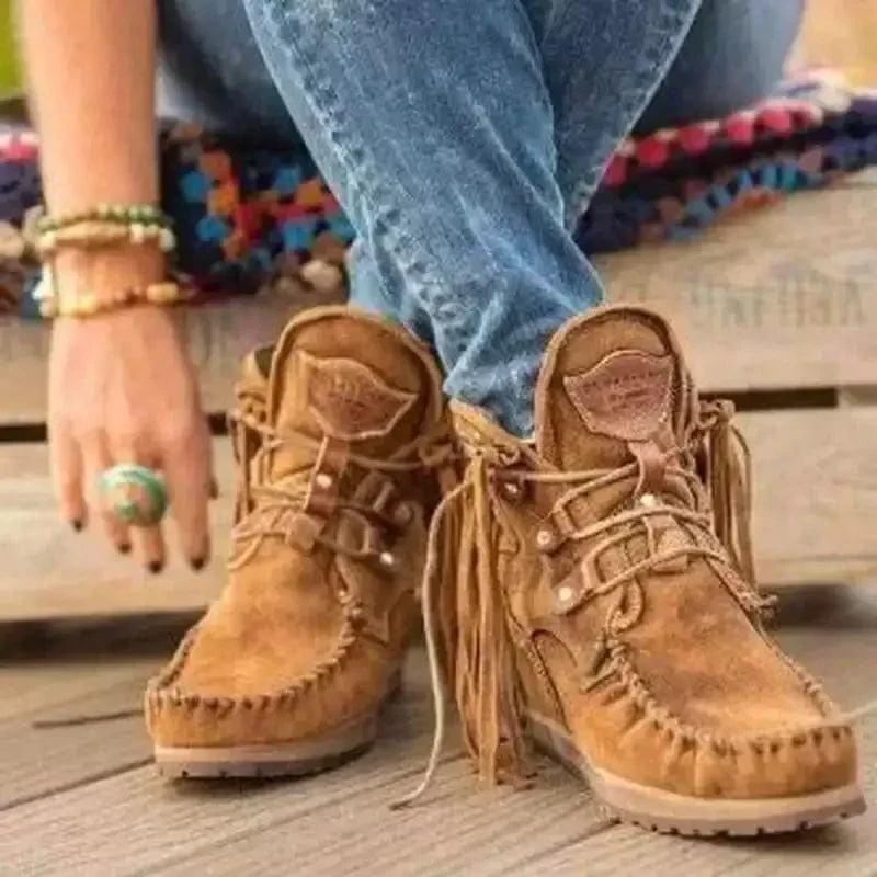 Yesenia | Elegant and detailed support boots - Image 10