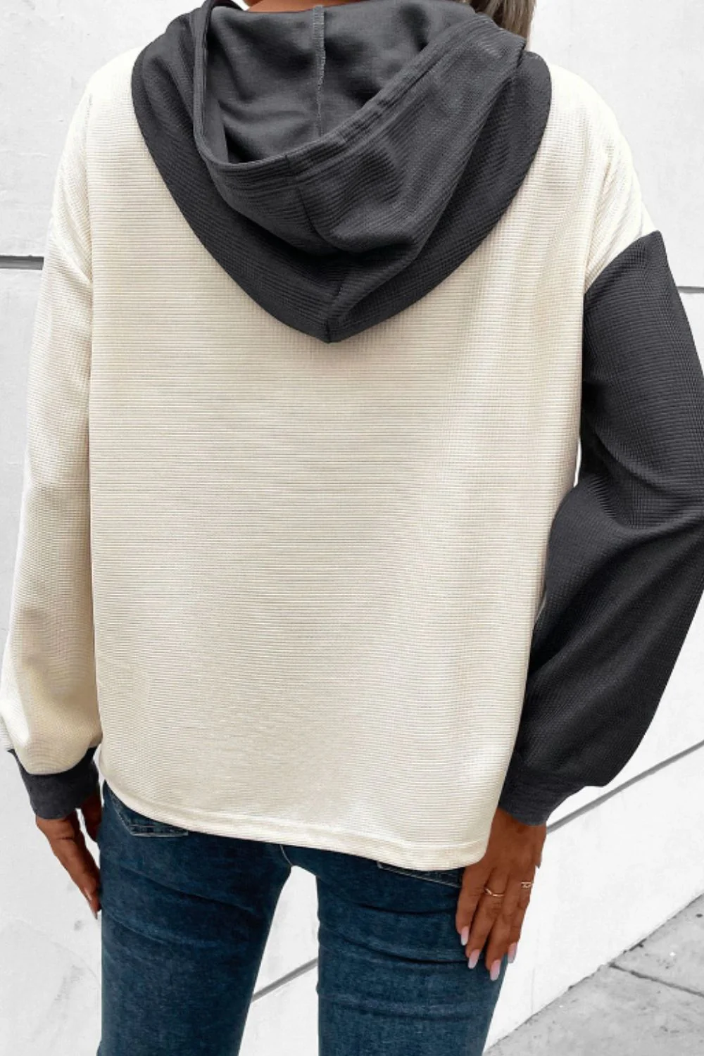Yesenia | Two-tone long-sleeved waffle knit hoodie - Image 3