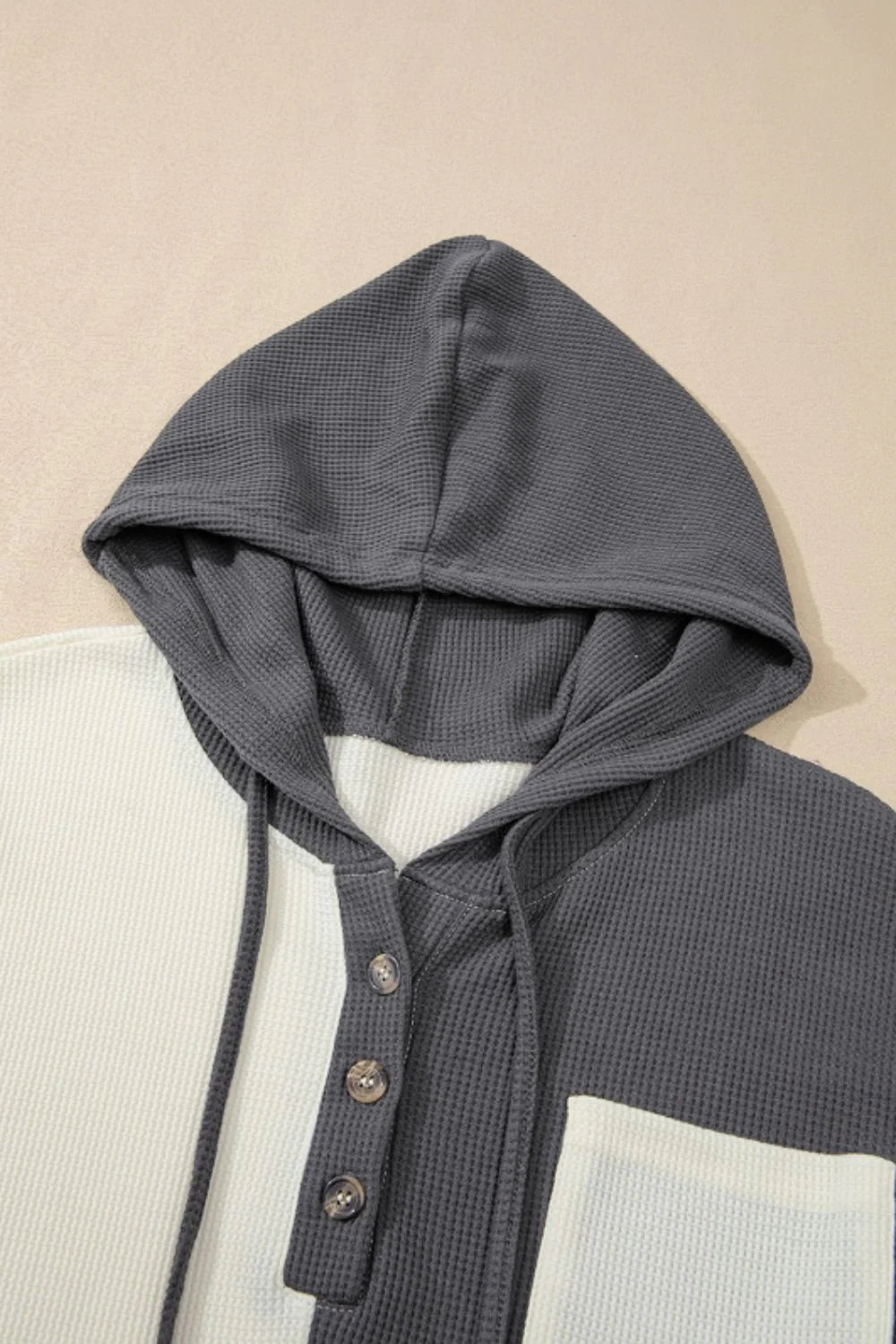 Yesenia | Two-tone long-sleeved waffle knit hoodie - Image 5