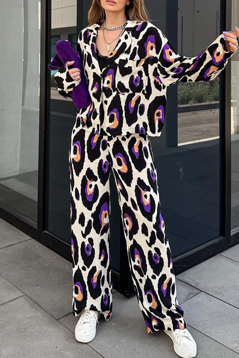 Yolanda | Casually printed, long-sleeved two-piece suit with a turn-down collar - Image 2