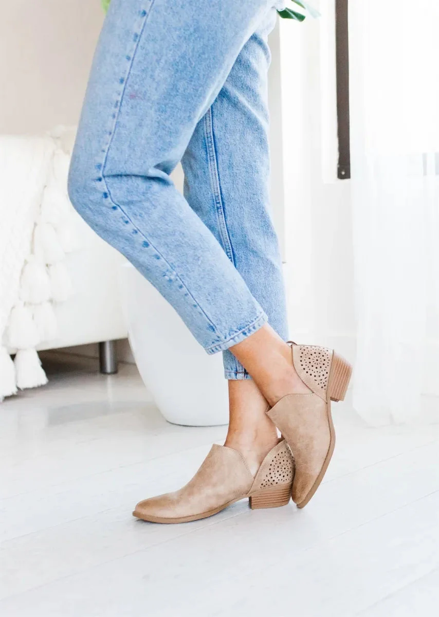 Yvonne | Supportive and fashionable orthopedic boots. - Image 9
