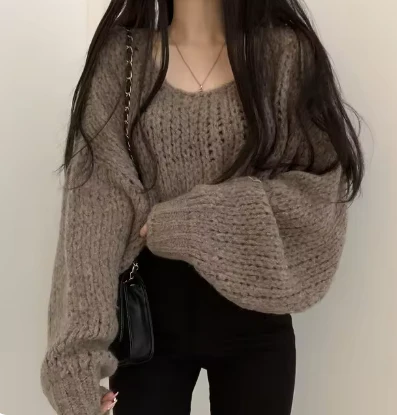 Zoe | Round neck sweater with lantern sleeves - Image 4